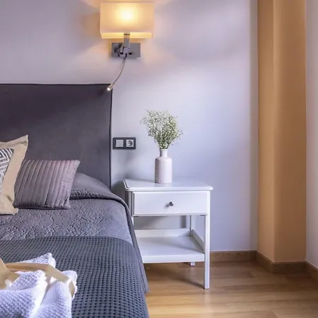 -malagasunapts- Citycentre Rooftop Pool Apartment *